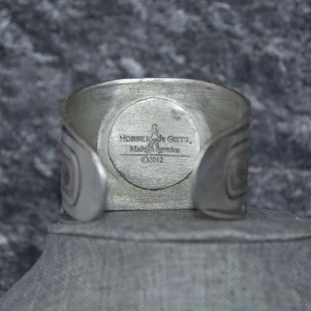 Hand Crafted Pewter Cuff Bracelet - Scribed Horse Heads Focal - Picture 4 of 7